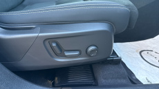 Volvo Xc40 2.0 B4P Plus Dark 5dr AWD Auto Petrol Estate